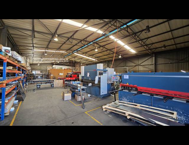 1,535M² WAREHOUSE TO LET IN SPARTAN